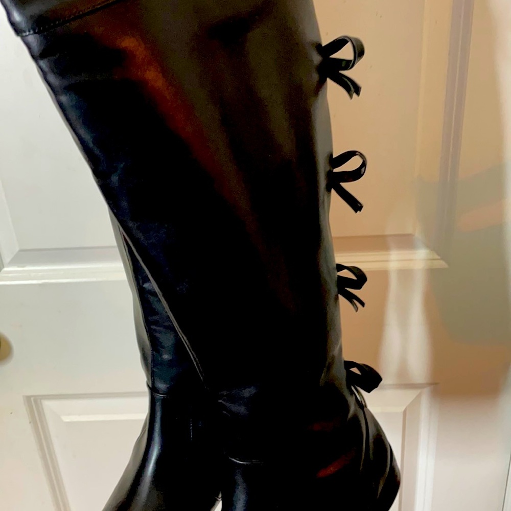 Tigh high boots